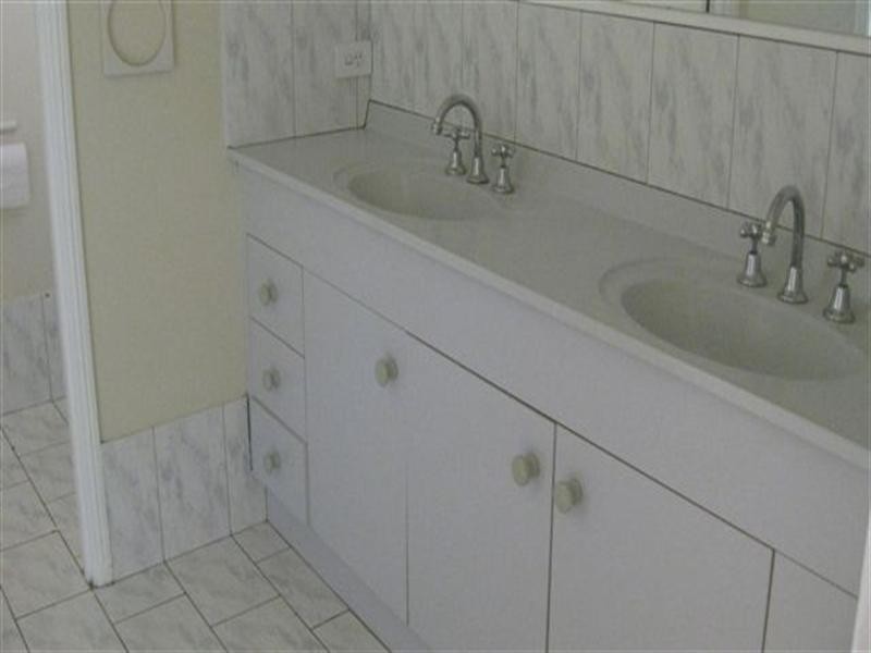 8 Pambula Court, Helensvale QLD 4212