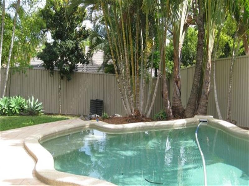 8 Pambula Court, Helensvale QLD 4212