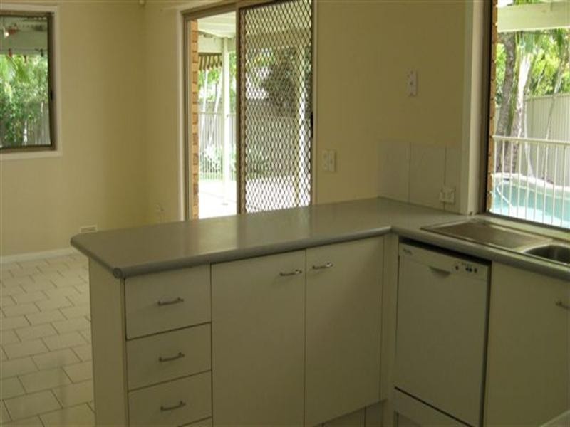 8 Pambula Court, Helensvale QLD 4212