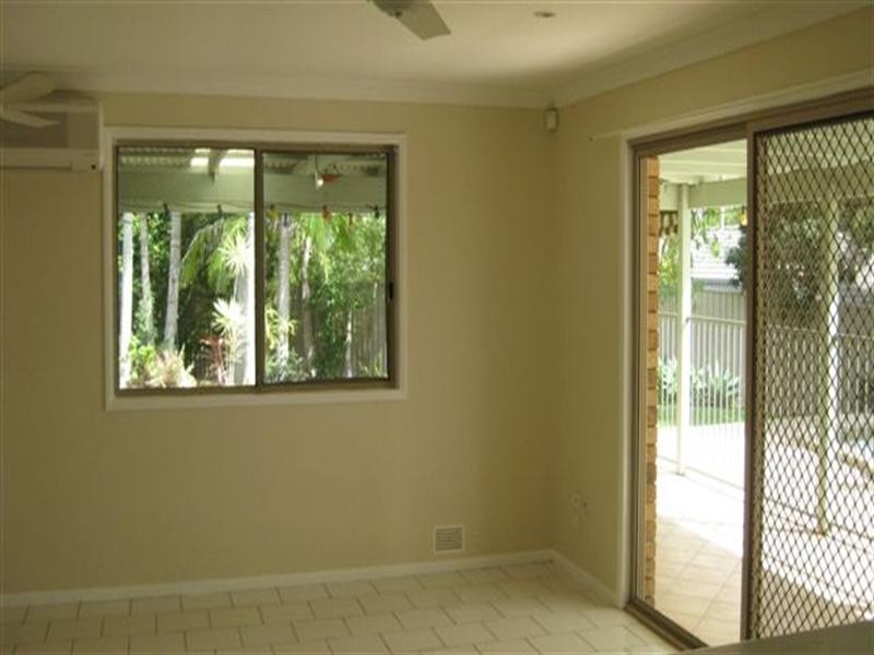 8 Pambula Court, Helensvale QLD 4212