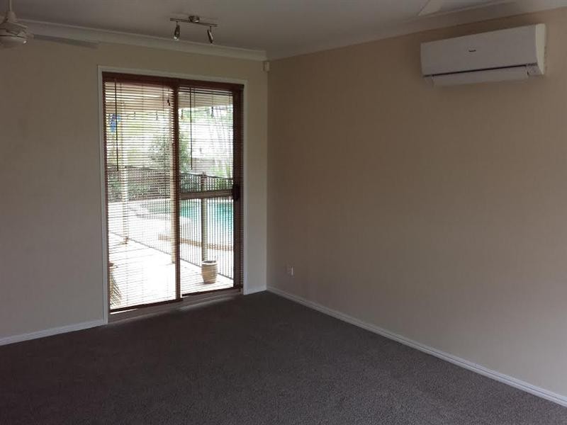 8 Pambula Court, Helensvale QLD 4212