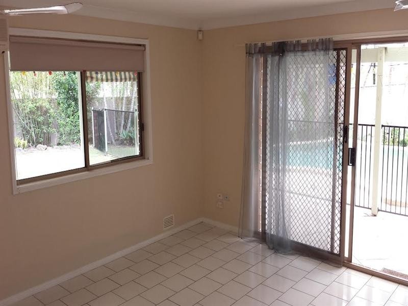 8 Pambula Court, Helensvale QLD 4212