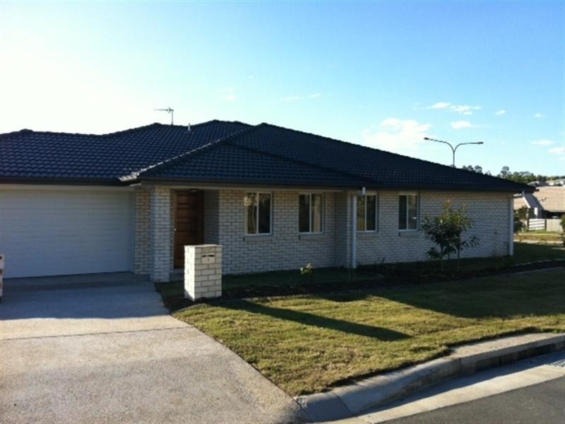 1 Roper Drive, Pacific Pines QLD 4211