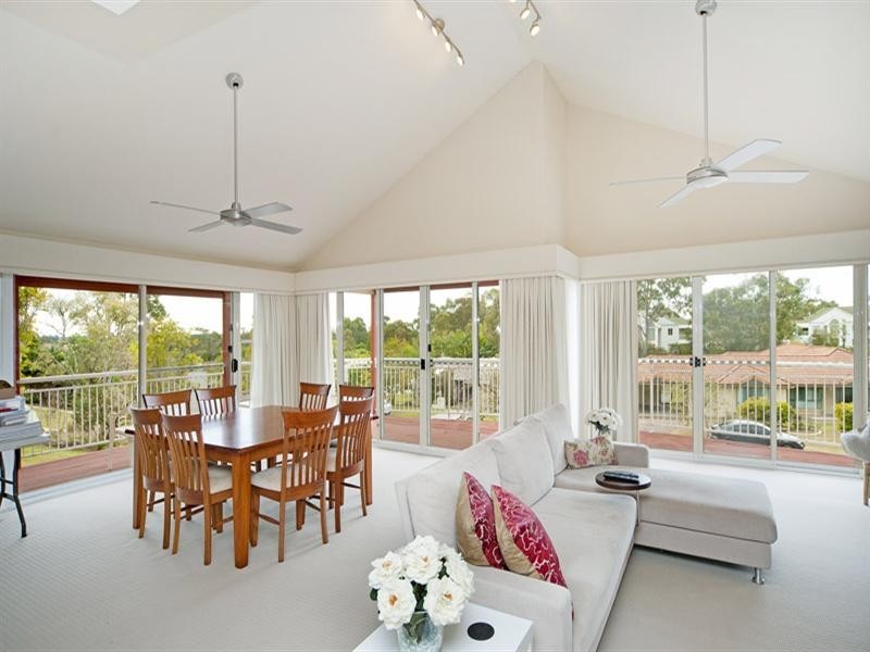 6 Pearson Close, Arundel QLD 4214