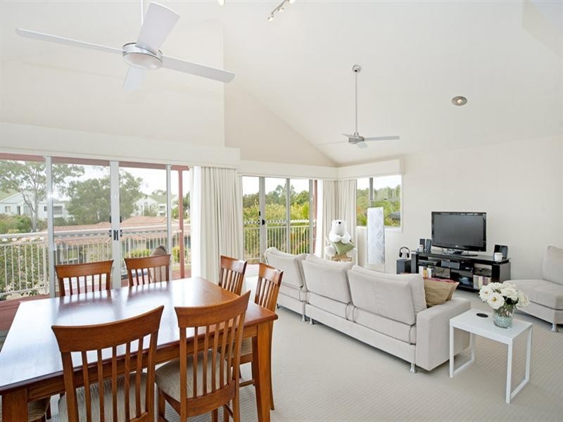 6 Pearson Close, Arundel QLD 4214