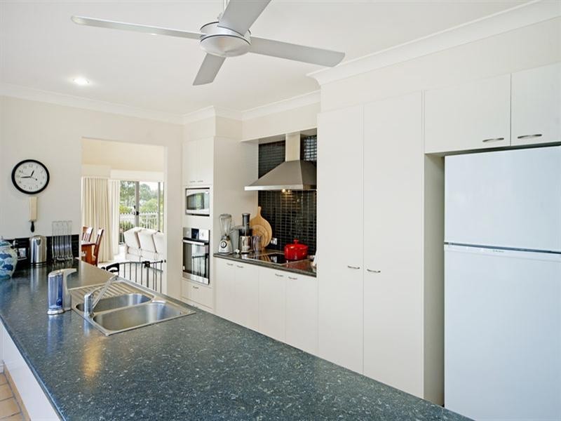 6 Pearson Close, Arundel QLD 4214