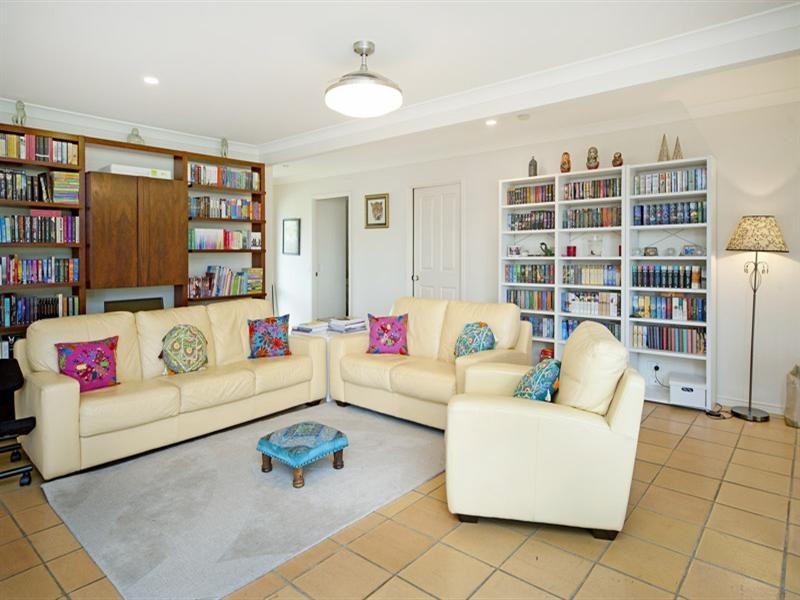 6 Pearson Close, Arundel QLD 4214