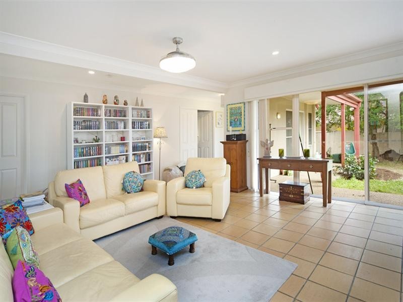 6 Pearson Close, Arundel QLD 4214