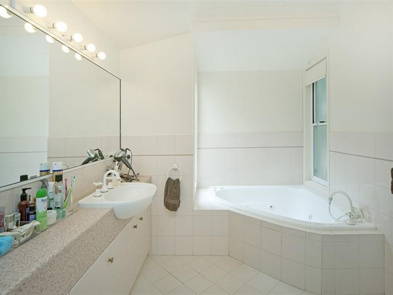 6 Pearson Close, Arundel QLD 4214