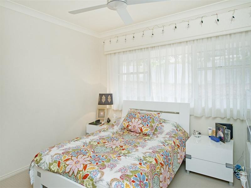 6 Pearson Close, Arundel QLD 4214