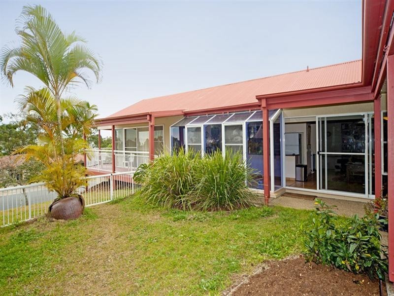 6 Pearson Close, Arundel QLD 4214