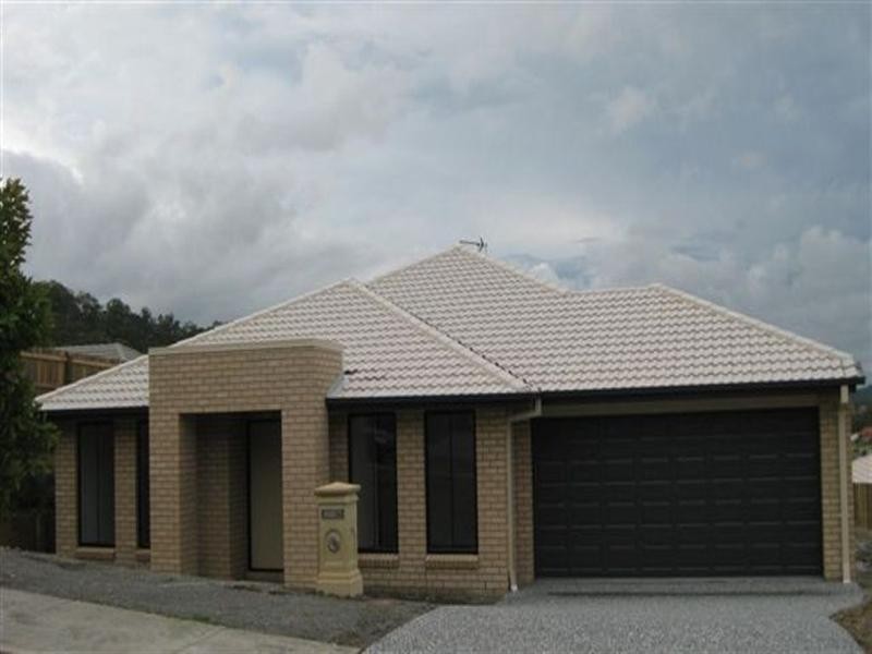 4 Jardine Street, Pacific Pines QLD 4211