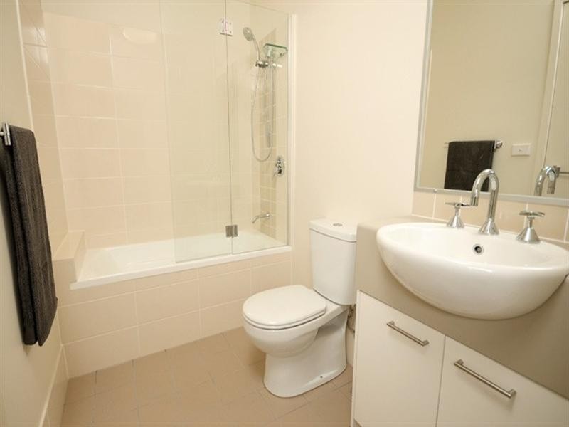 111 Lindfield Road HELENSVALE Central, Helensvale QLD 4212