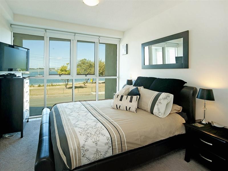 5/242 Marine Parade, Labrador QLD 4215