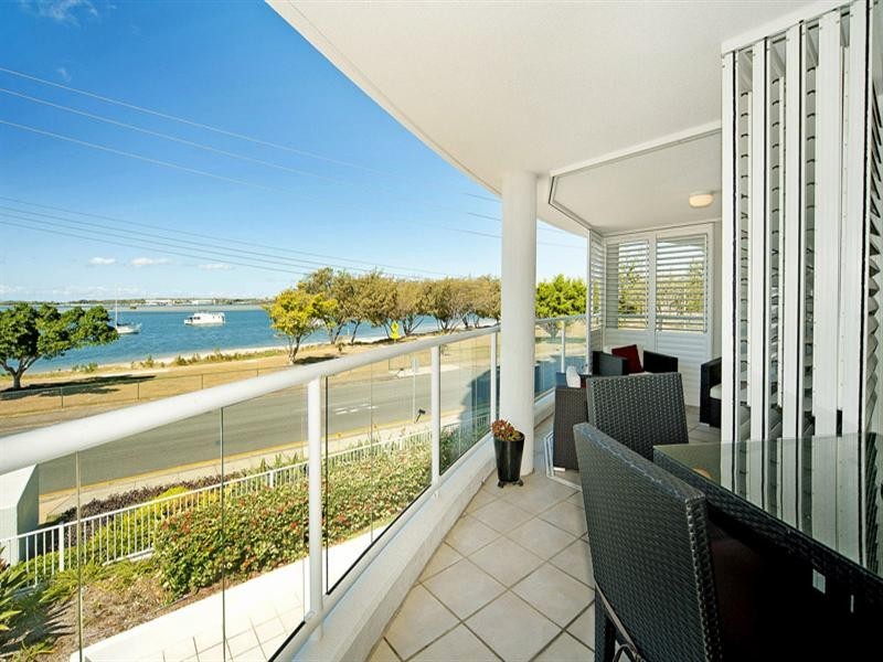 5/242 Marine Parade, Labrador QLD 4215