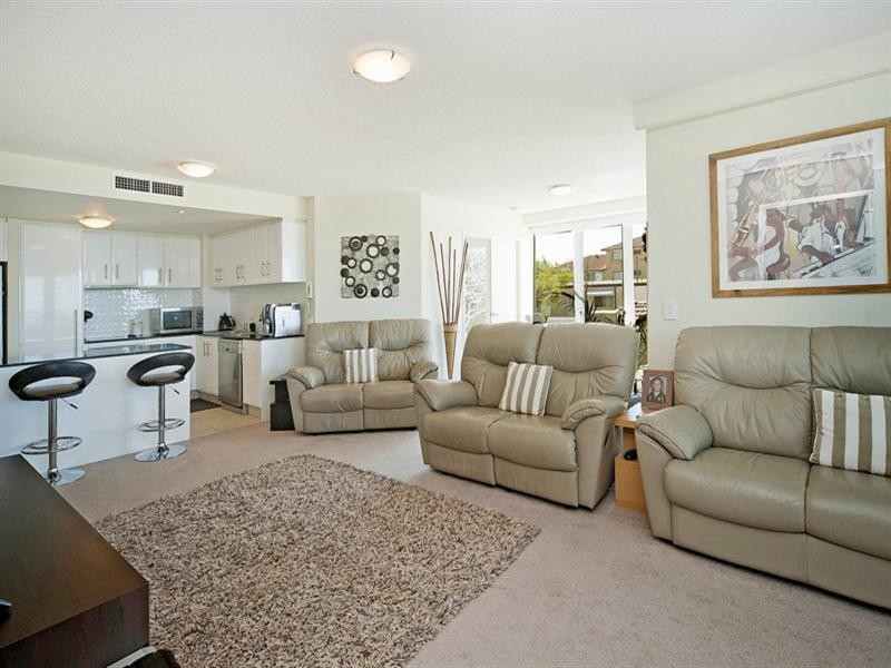 5/242 Marine Parade, Labrador QLD 4215