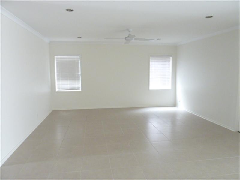 15 Buchanan Circuit, Oxenford QLD 4210