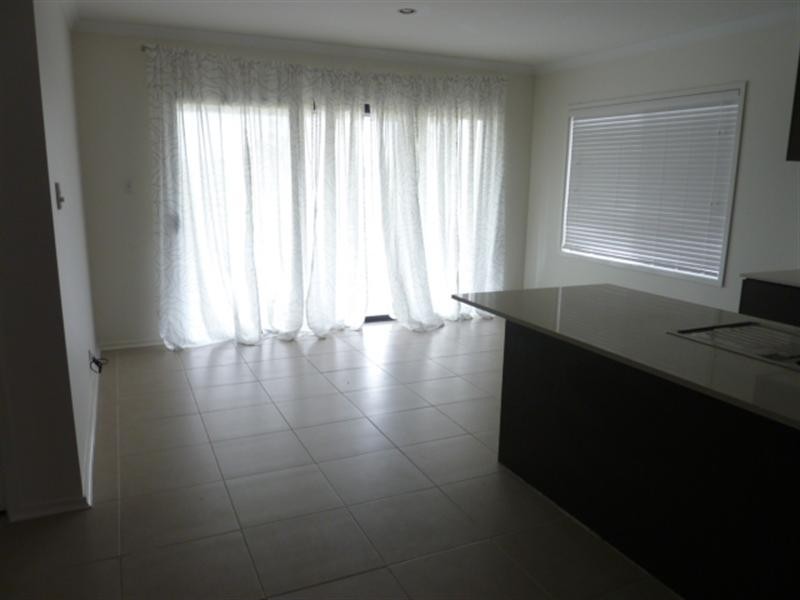 15 Buchanan Circuit, Oxenford QLD 4210