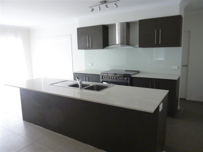 15 Buchanan Circuit, Oxenford QLD 4210