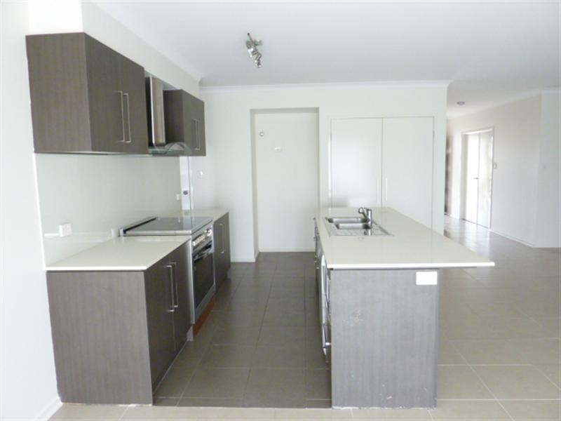 15 Buchanan Circuit, Oxenford QLD 4210