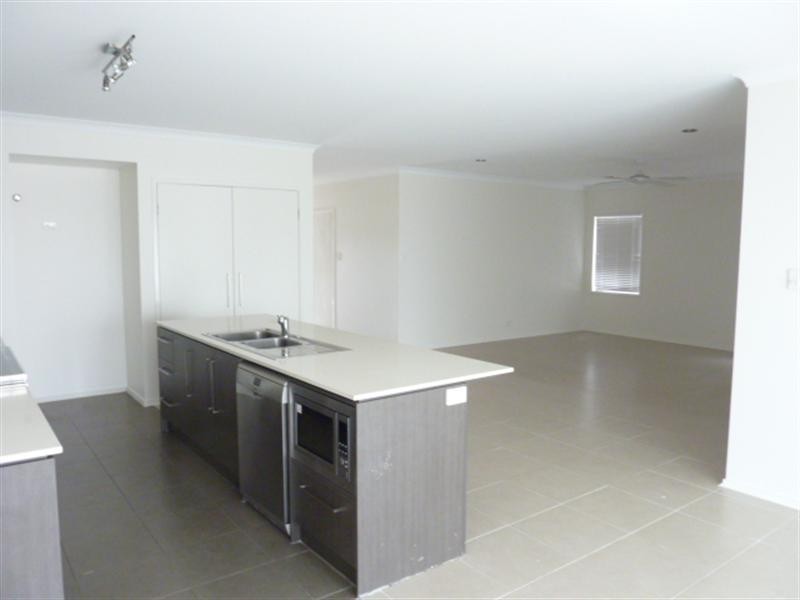 15 Buchanan Circuit, Oxenford QLD 4210