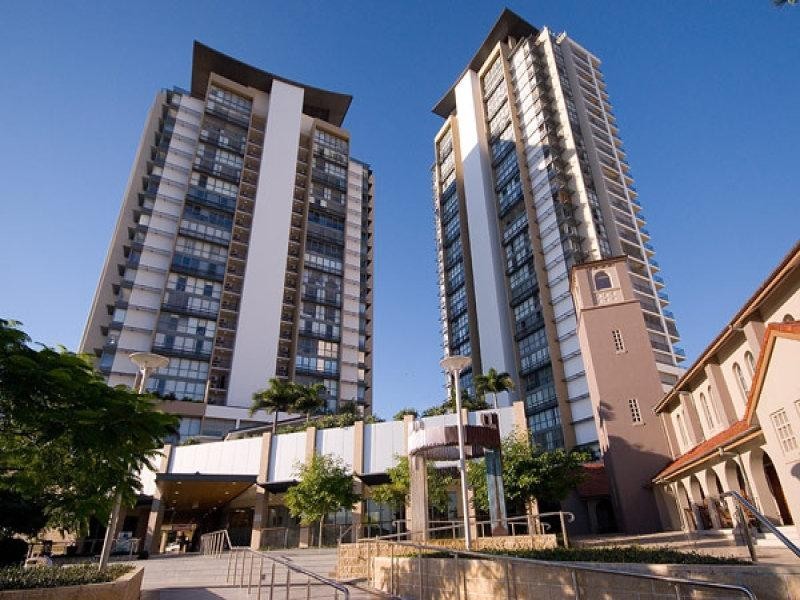 132/105 Scarborough Street, Southport QLD 4215