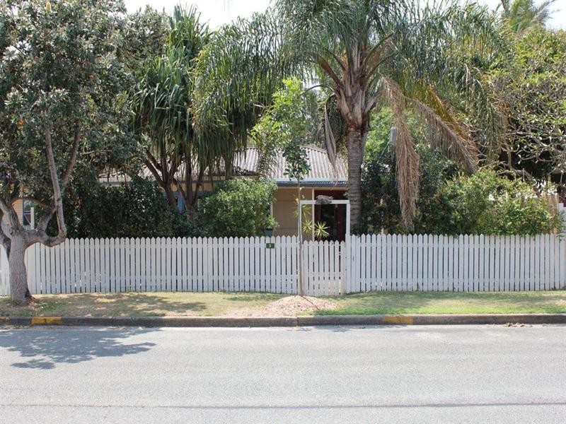 3 First Avenue, Labrador QLD 4215