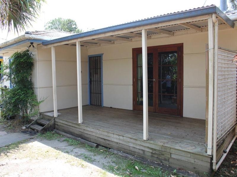 3 First Avenue, Labrador QLD 4215