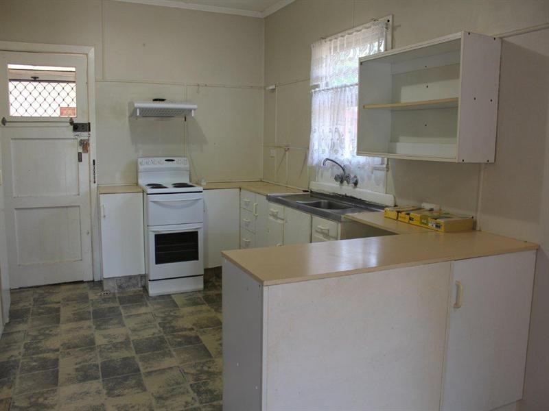 3 First Avenue, Labrador QLD 4215