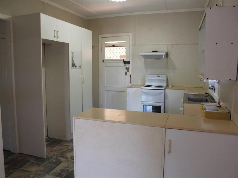 3 First Avenue, Labrador QLD 4215