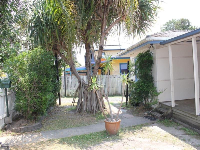3 First Avenue, Labrador QLD 4215