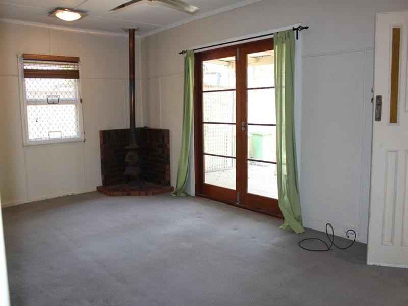 3 First Avenue, Labrador QLD 4215