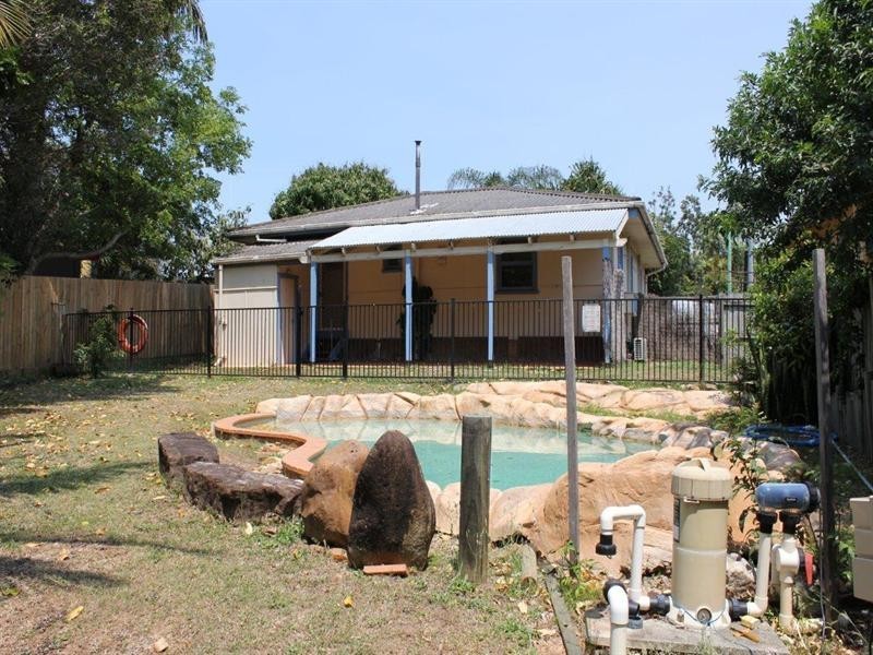 3 First Avenue, Labrador QLD 4215