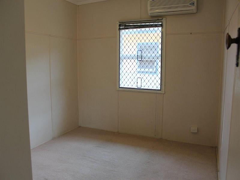 3 First Avenue, Labrador QLD 4215