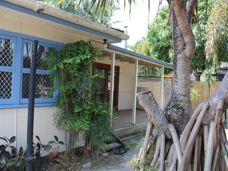 3 First Avenue, Labrador QLD 4215