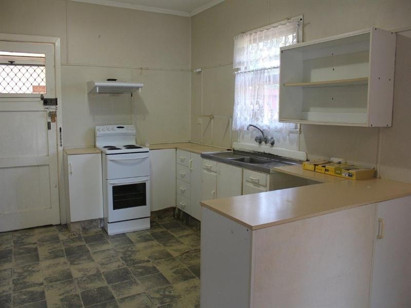 3 First Avenue, Labrador QLD 4215