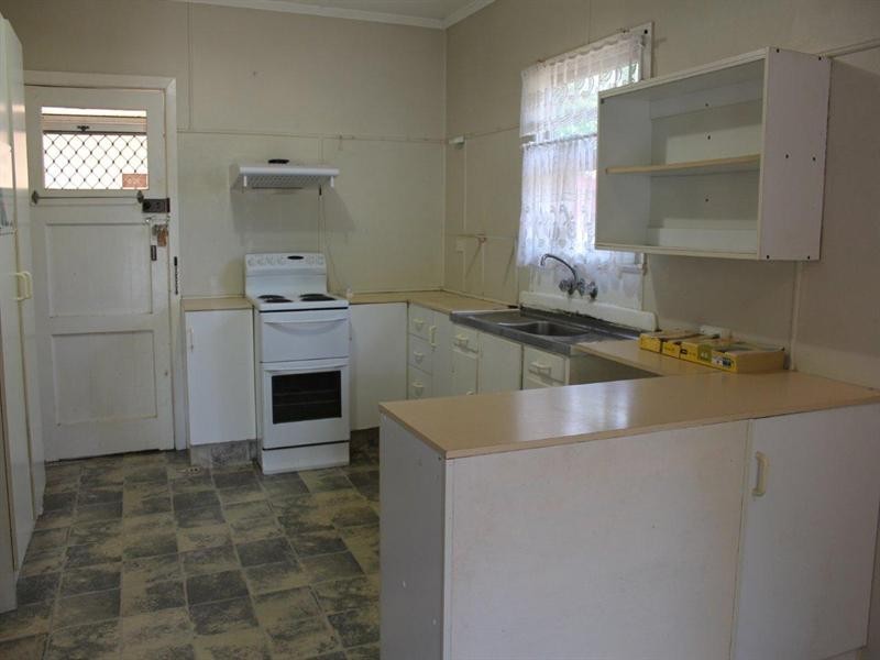 3 First Avenue, Labrador QLD 4215