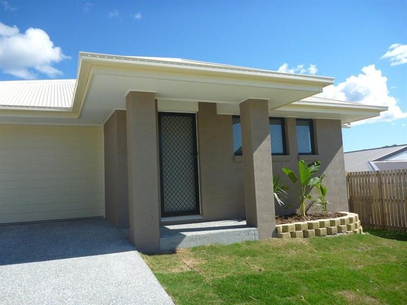 15 Rise Circuit, Pacific Pines QLD 4211
