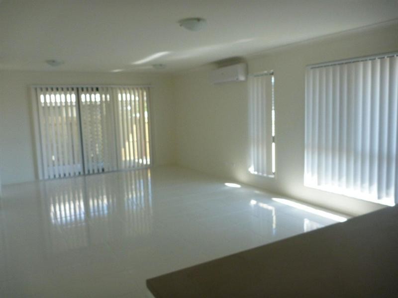 15 Rise Circuit, Pacific Pines QLD 4211