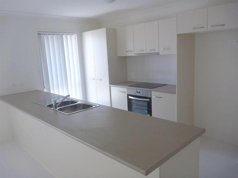 15 Rise Circuit, Pacific Pines QLD 4211