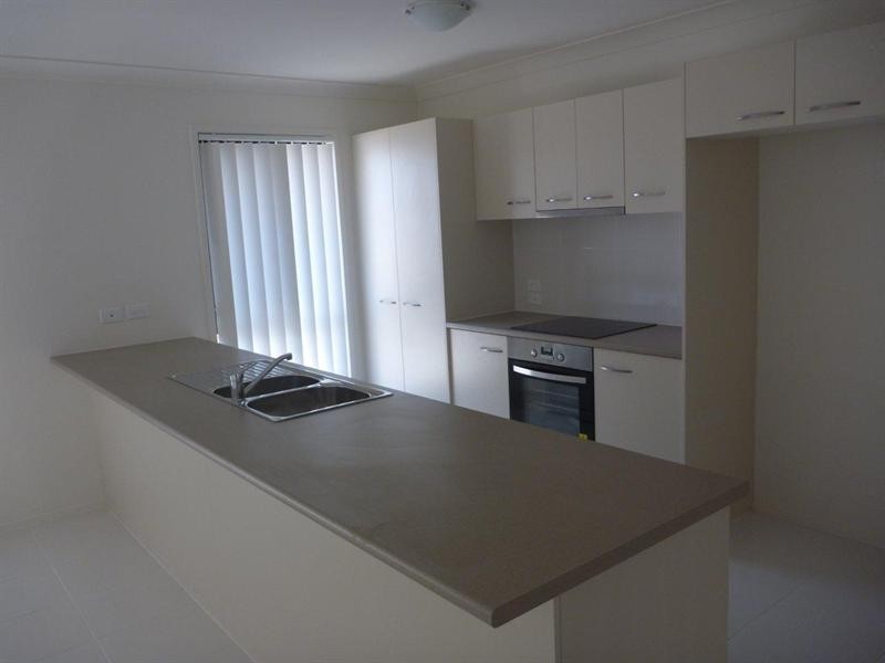15 Rise Circuit, Pacific Pines QLD 4211