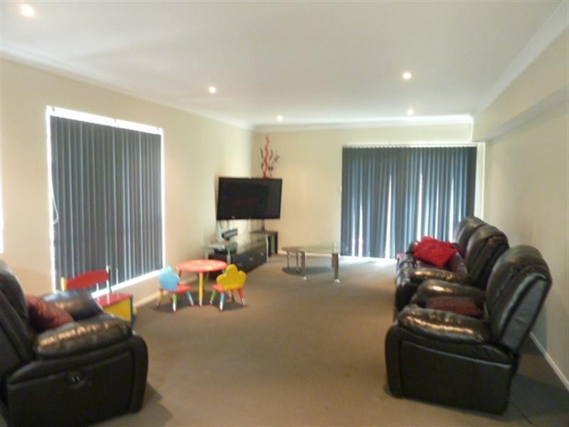 133 Pacific Pines Boulevarde, Pacific Pines QLD 4211