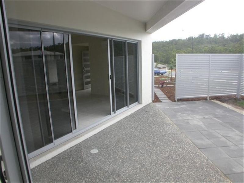 2/103 Wunburra Circle, Pacific Pines QLD 4211