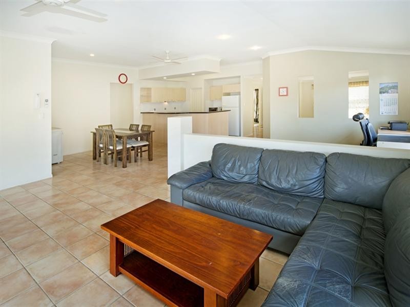 11 Rarotonga Rise, Pacific Pines QLD 4211