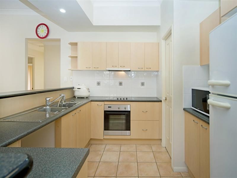 11 Rarotonga Rise, Pacific Pines QLD 4211