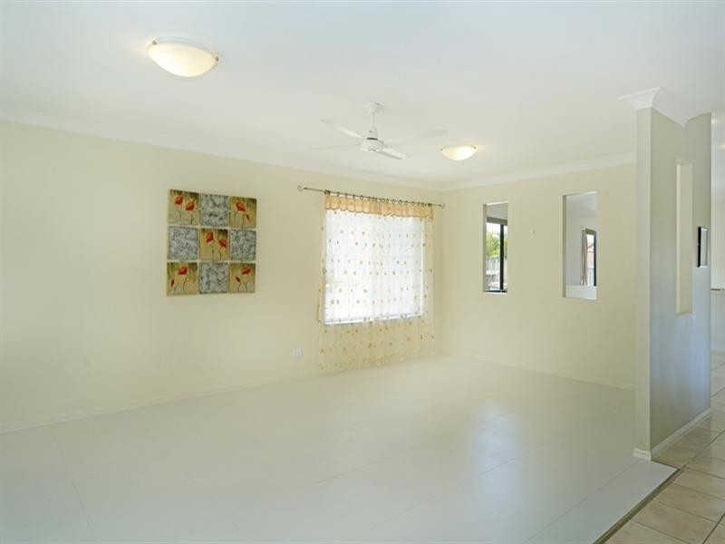 11 Rarotonga Rise, Pacific Pines QLD 4211