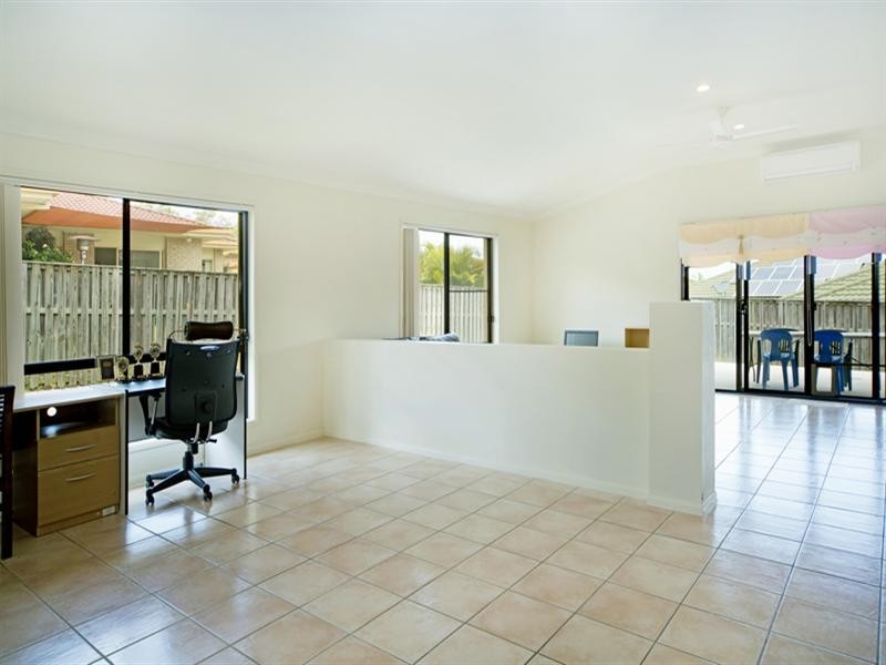 11 Rarotonga Rise, Pacific Pines QLD 4211