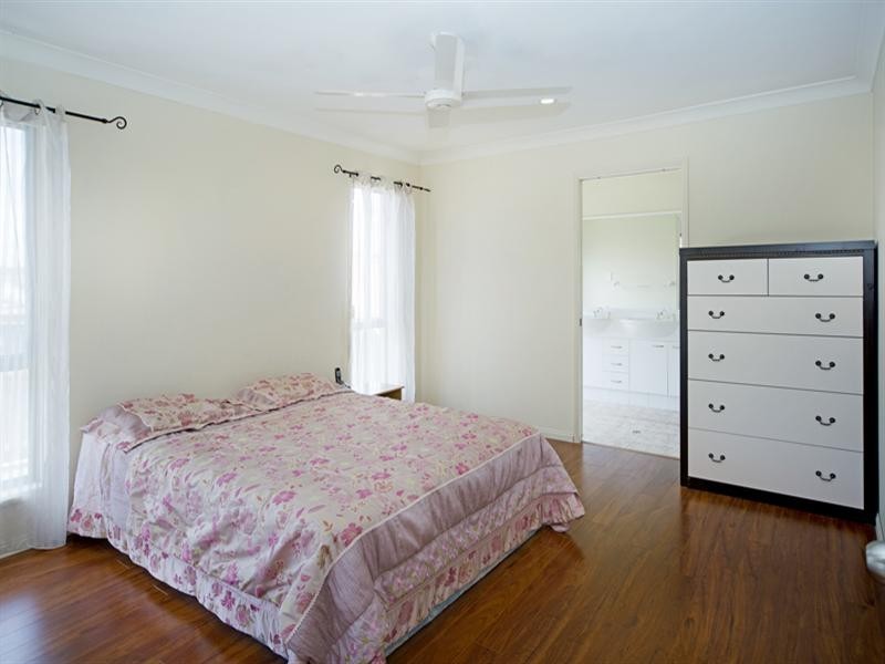 11 Rarotonga Rise, Pacific Pines QLD 4211