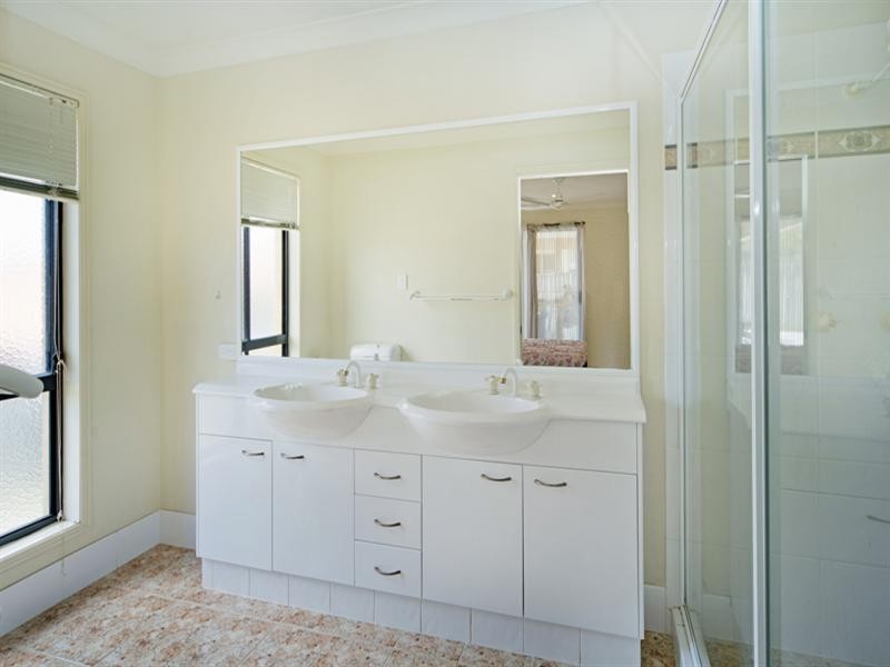 11 Rarotonga Rise, Pacific Pines QLD 4211