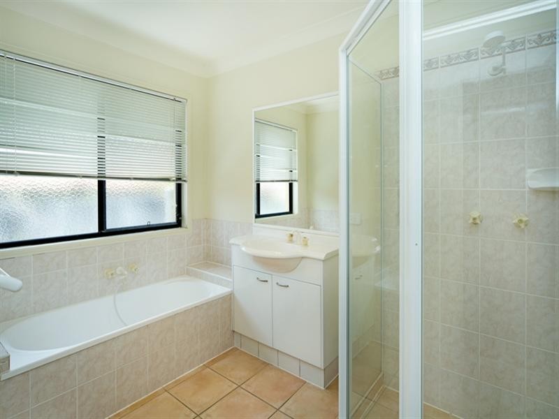 11 Rarotonga Rise, Pacific Pines QLD 4211